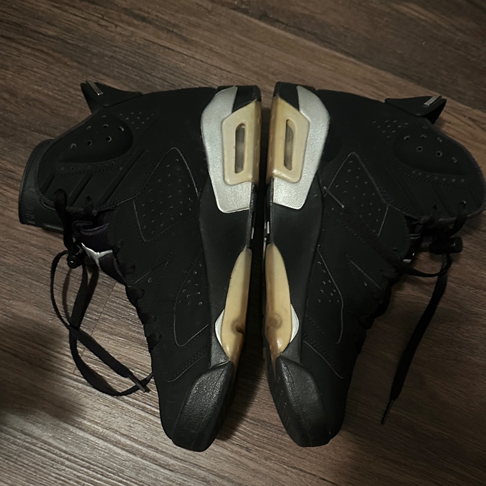 Black and Chrome Jordan 6 size 9.5 used still good condition